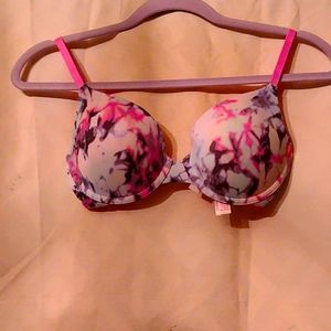 Victoria's Secret Push Up Bra, Size 32D
